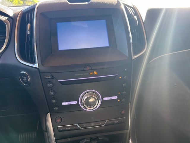 Used 2019 Ford Edge Titanium FWD image 4