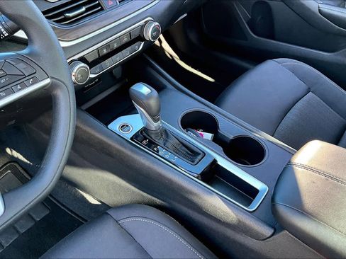 Used 2025 Nissan Altima 2.5 SV image 17