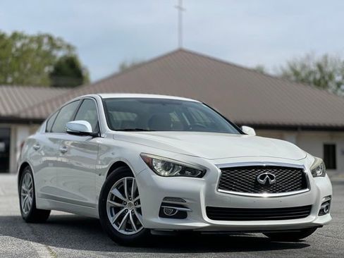 Used 2015 INFINITI Q50 Premium w/ Navigation Package RWD image 3