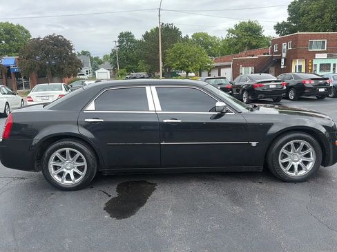 Used 2006 Chrysler 300 C w/ Navigation & Sound Group II RWD image 4