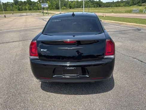 Used 2021 Chrysler 300 Touring w/ Sport Appearance Package RWD image 6