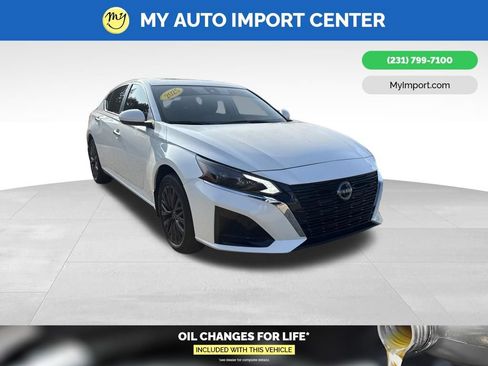 Used 2025 Nissan Altima 2.5 SV w/ SV Special Edition Package AWD/4WD image 1