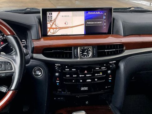 Used 2020 Lexus LX 570 4WD w/ 3rd Row & Luxury Pkg image 6