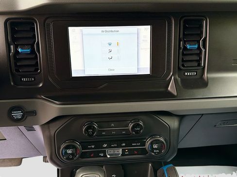 Used 2023 Ford Bronco Black Diamond w/ Sasquatch Package AWD/4WD image 18