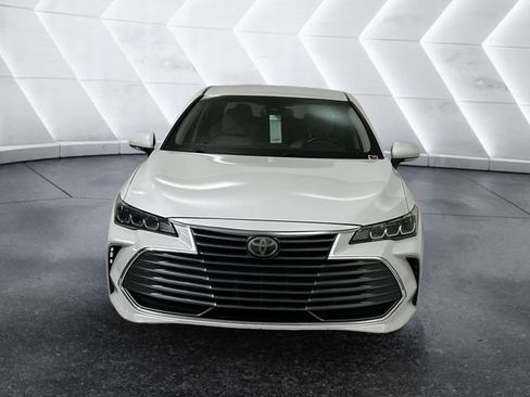Used 2019 Toyota Avalon XLE w/ All Weather Liner Package FWD image 2