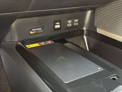 Used 2025 Toyota Camry SE FWD image 27