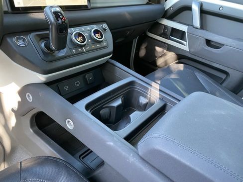 Used 2023 Land Rover Defender 110 X-Dynamic SE image 13