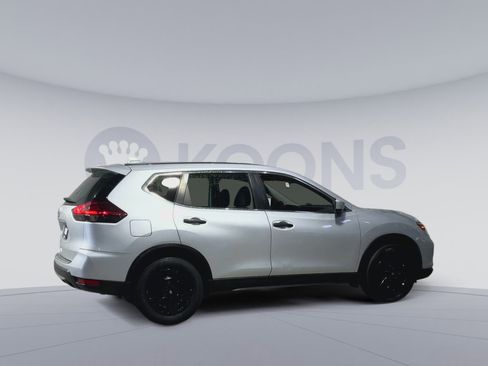 Used 2018 Nissan Rogue S image 12