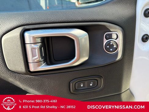 Used 2020 Jeep Wrangler Unlimited Sahara w/ Dual Top Group AWD/4WD image 11