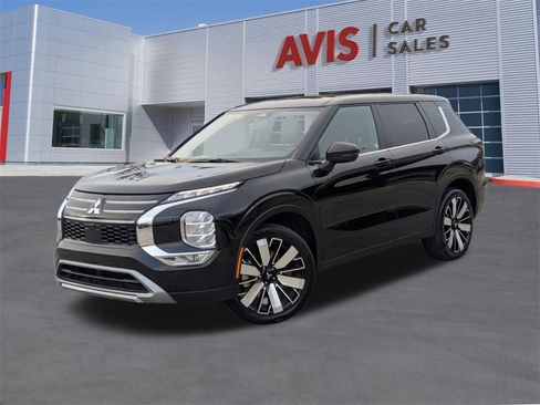 Used 2025 Mitsubishi Outlander SE image 1