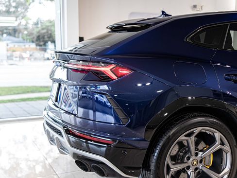 Used 2020 Lamborghini Urus AWD/4WD image 12