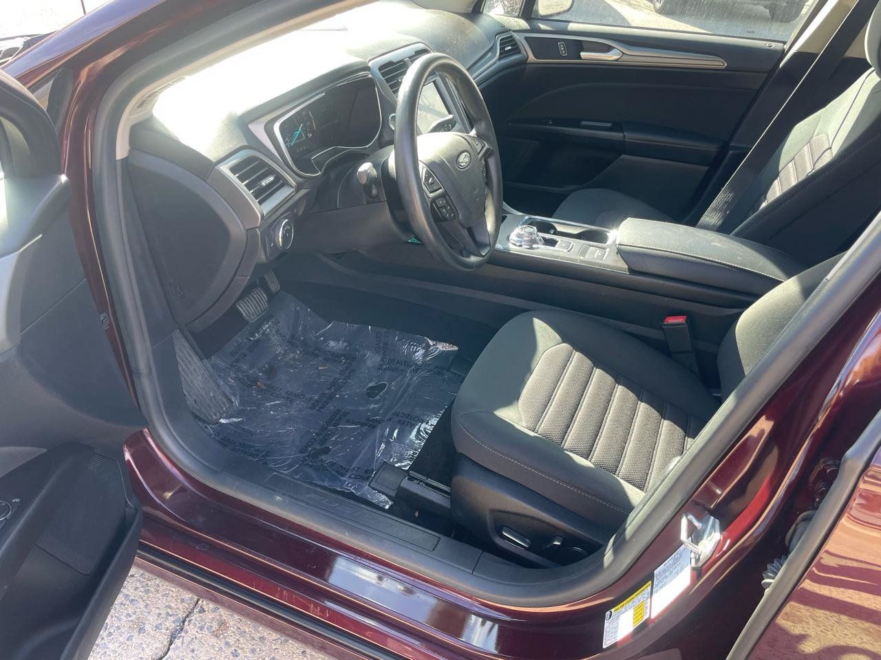 Used 2017 Ford Fusion SE w/ Fusion SE Technology Package FWD image 33