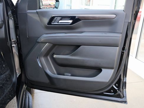 New 2026 Chevrolet Suburban LS image 37