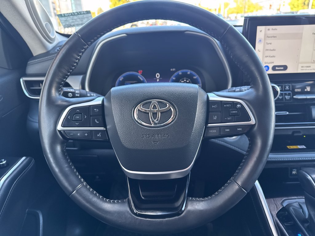 Used 2024 Toyota Highlander Limited AWD/4WD image 14