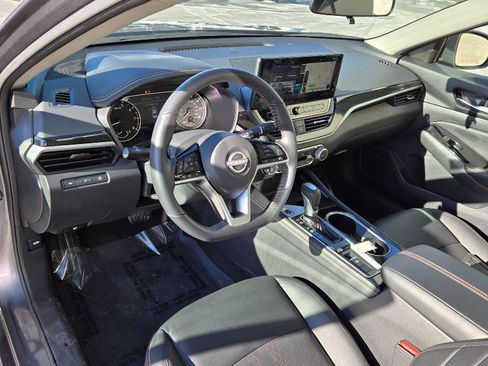 Used 2024 Nissan Altima 2.5 SR w/ SR Premium Package image 4