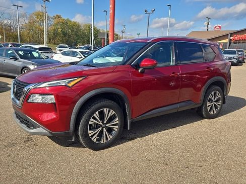 Used 2021 Nissan Rogue SV w/ Premium Package image 3