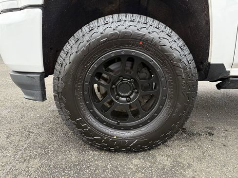 Used 2017 Chevrolet Silverado 1500 LTZ Z71 w/ LTZ Plus Package image 12