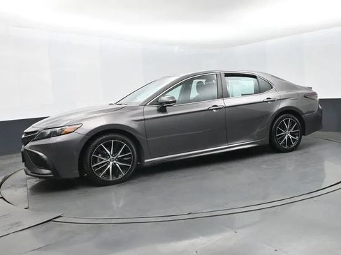 Used 2023 Toyota Camry SE FWD image 5