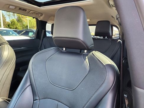 Certified 2025 INFINITI QX60 Luxe image 11