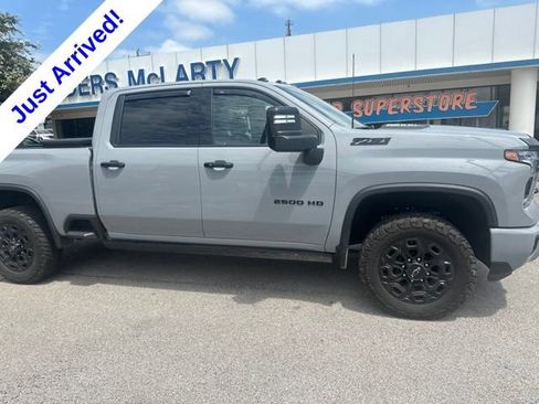 Used 2024 Chevrolet Silverado 2500 LTZ w/ LTZ Plus Package AWD/4WD image 2