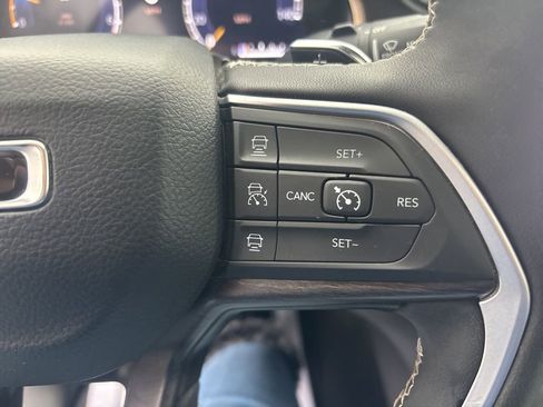 Used 2024 Jeep Grand Cherokee L Limited w/ Luxury Tech Group II image 25