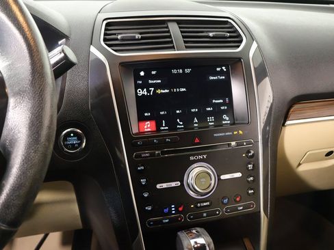 Used 2017 Ford Explorer Limited w/ Equipment Group 301A image 5