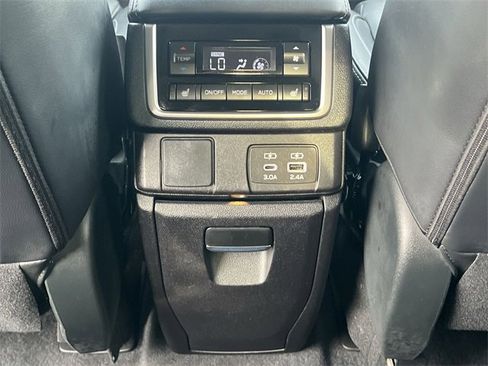 Used 2023 Subaru Ascent Limited w/ Technology Package image 32