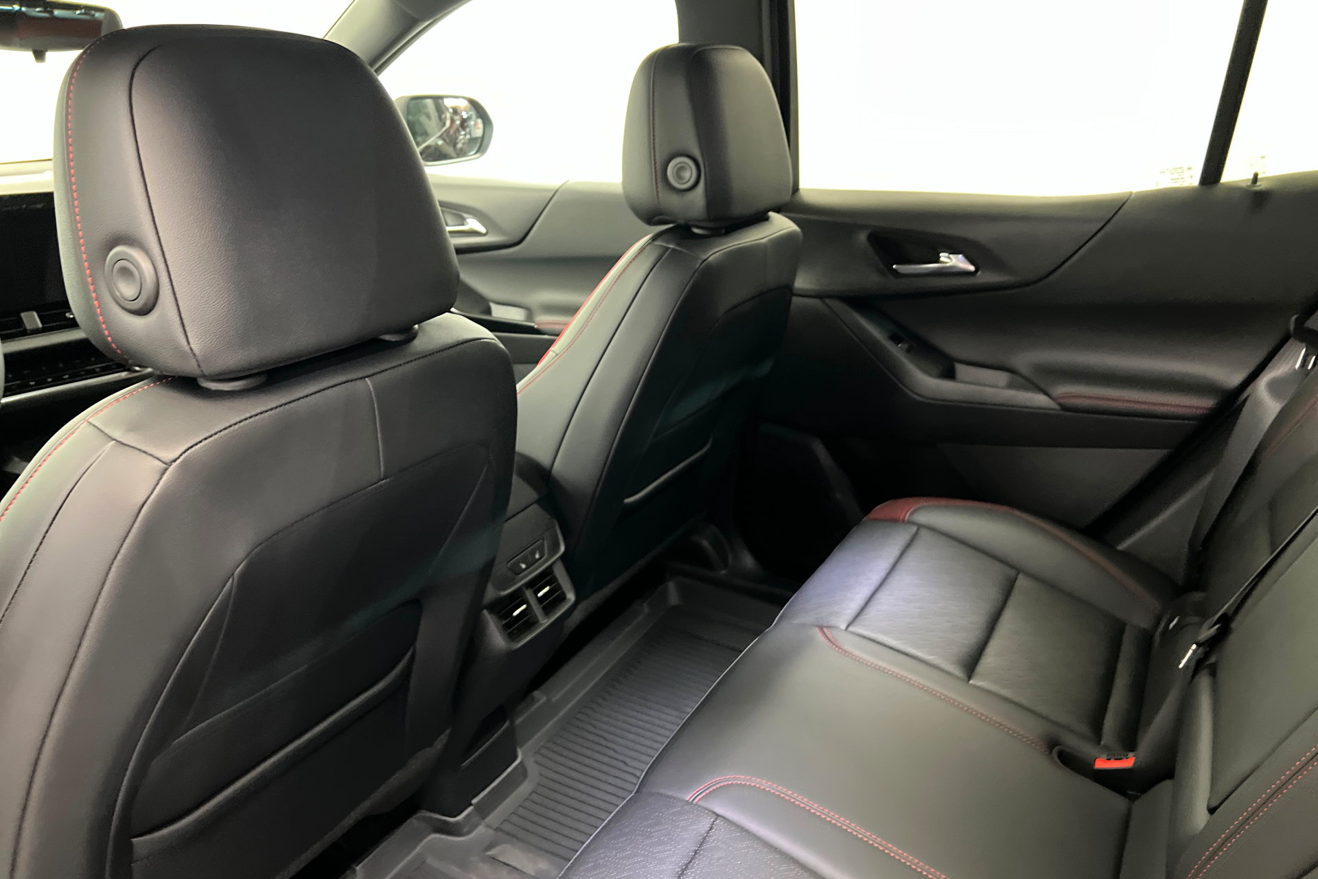 New 2027 Chevrolet Equinox RS w/ Convenience Package III AWD/4WD image 20