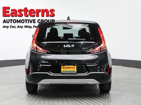 Used 2023 Kia Soul LX FWD image 6