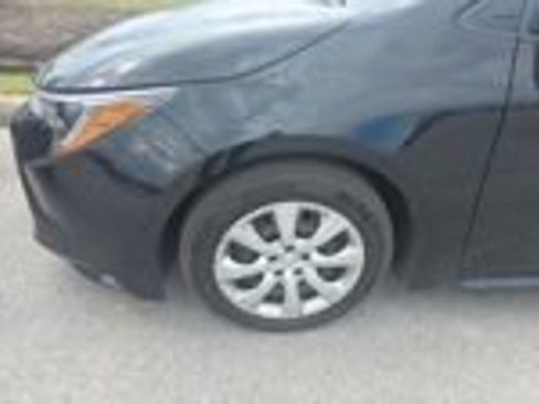 Used 2025 Toyota Corolla LE FWD image 24