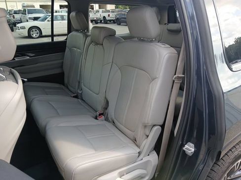 Used 2023 Jeep Wagoneer 4WD w/ Premium Group I image 27