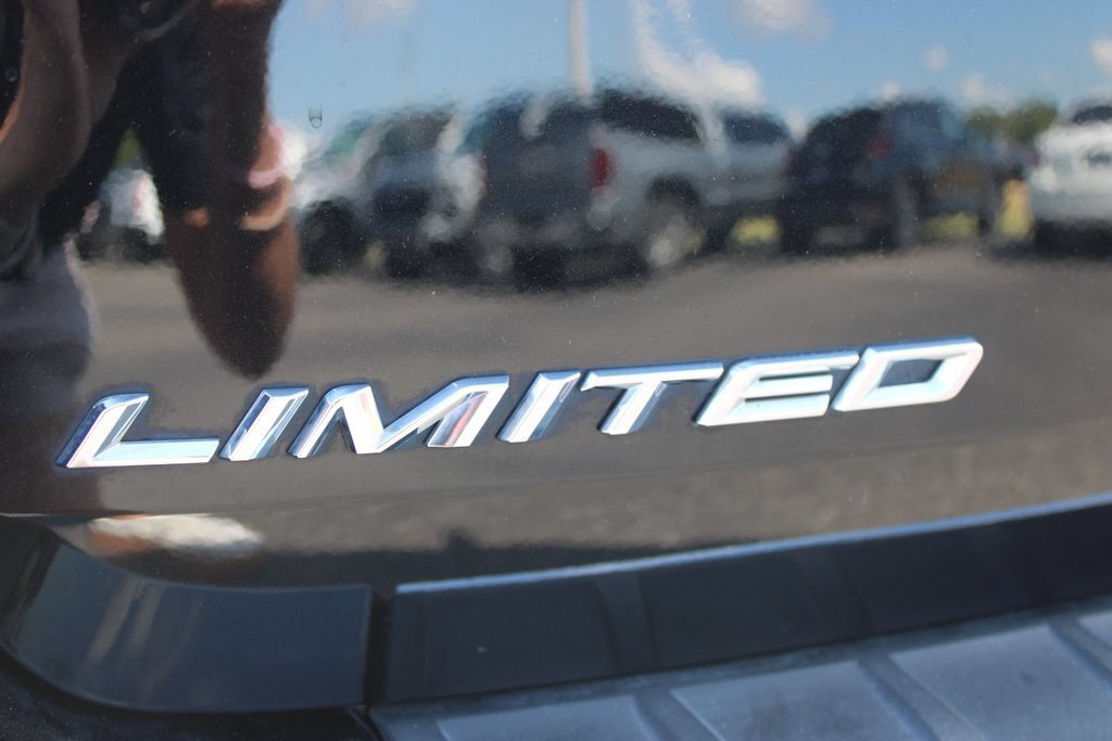 Used 2022 Ford Explorer Limited w/ Equipment Group 301A RWD image 16