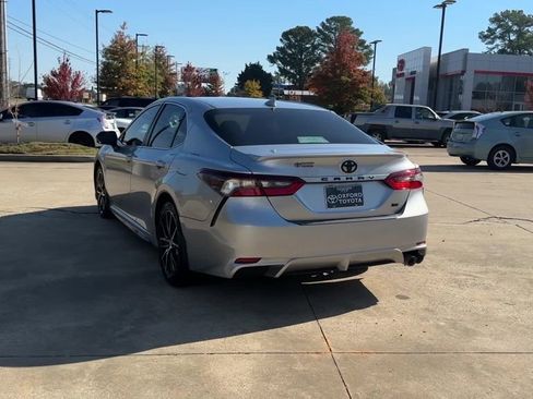 Used 2023 Toyota Camry SE image 4