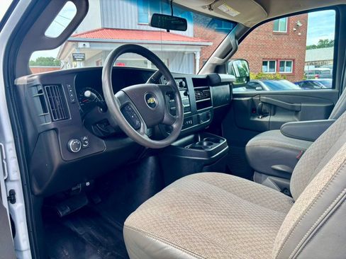 Used 2022 Chevrolet Express 2500 w/ Driver Convenience Package RWD image 14