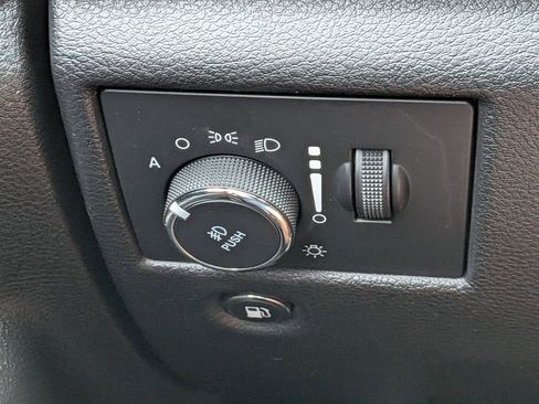 Used 2020 Jeep Grand Cherokee Limited w/ Luxury Group II image 25