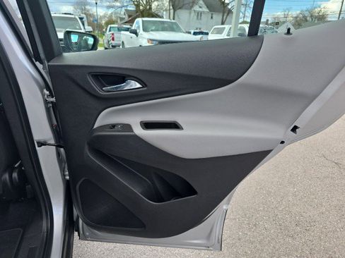 Used 2020 Chevrolet Equinox LS image 37