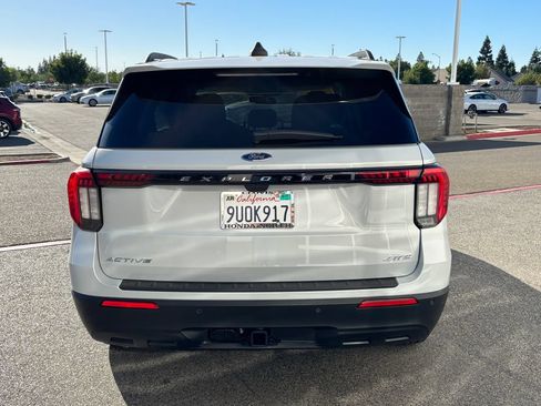 Used 2025 Ford Explorer Active AWD/4WD image 6