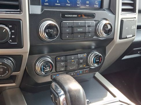 Used 2019 Ford F150 Lariat w/ Equipment Group 502A Luxury AWD/4WD image 16