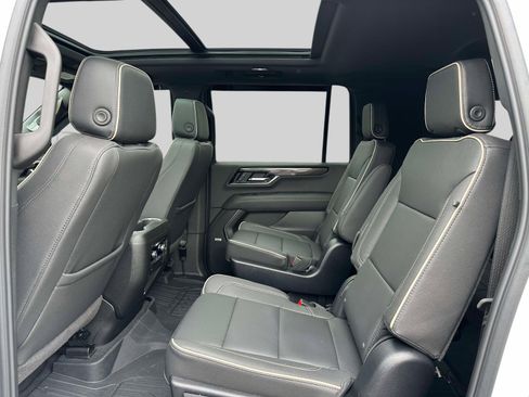 Used 2025 GMC Yukon XL Elevation w/ Technology Package AWD/4WD image 11