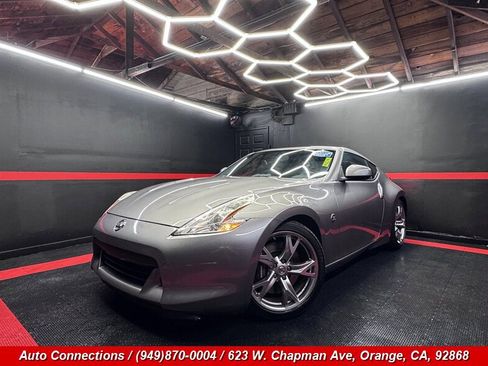 Used 2009 Nissan 370Z Touring w/ Sport Pkg image 2