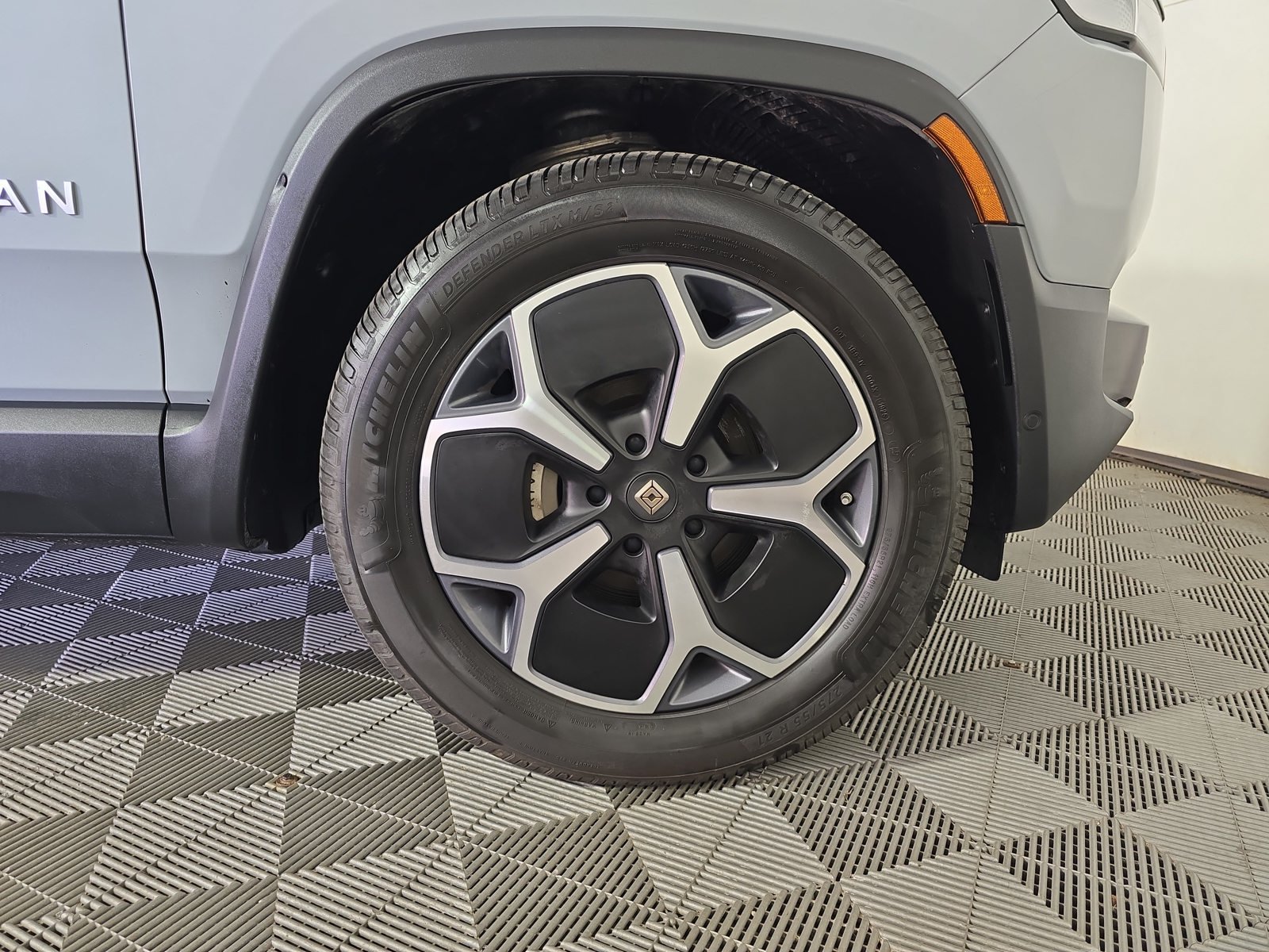 Used 2023 Rivian R1T Adventure Dual AWD/4WD image 11