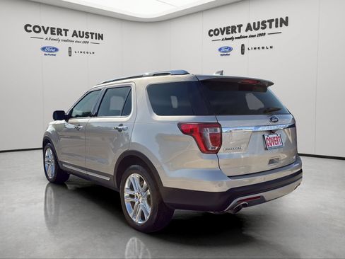 Used 2017 Ford Explorer Limited w/ Equipment Group 301A FWD image 3