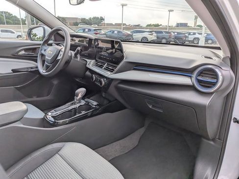 Used 2026 Chevrolet Trax LT image 22
