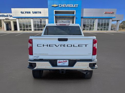 Used 2024 Chevrolet Silverado 2500 LT w/ Convenience Package image 9
