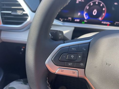 New 2025 Volkswagen Taos SE image 26