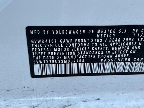 Certified 2025 Volkswagen Jetta SE w/ Sunroof Package image 28