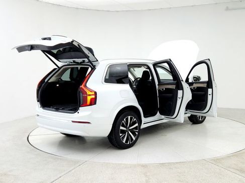 New 2025 Volvo XC90 B6 Core w/ Climate Package image 11