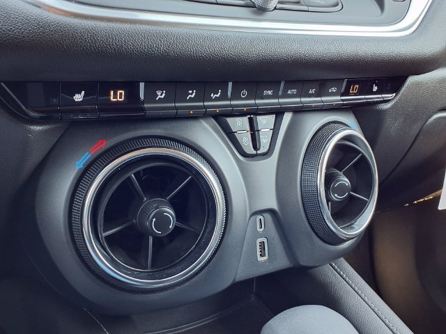 Used 2025 Chevrolet Blazer LT FWD image 11