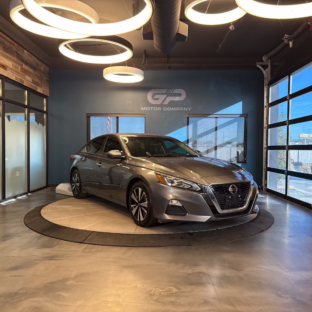 Used 2021 Nissan Altima 2.5 SV w/ SV Premium Package FWD image 1