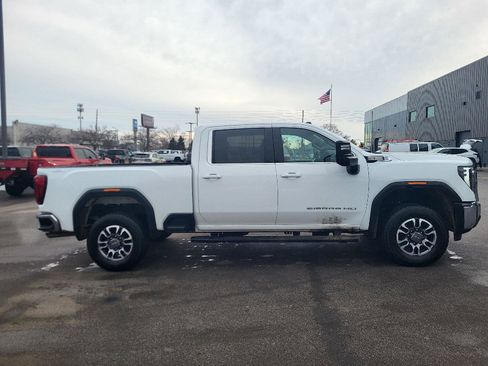 Used 2024 GMC Sierra 2500 SLE w/ SLE Value Package; image 2